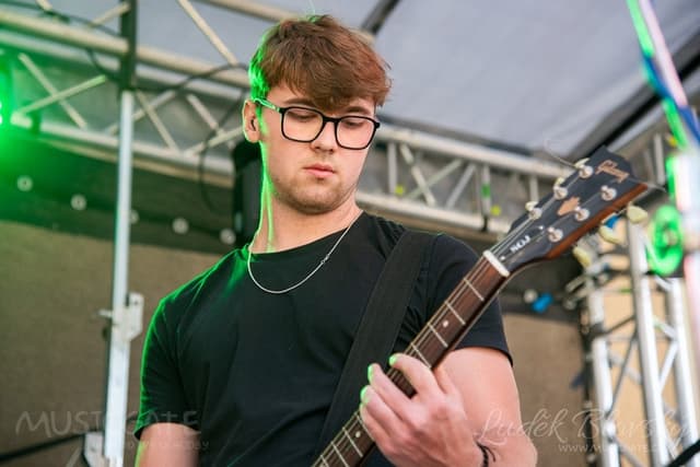 Neverending Light koncert Punks For Dogs