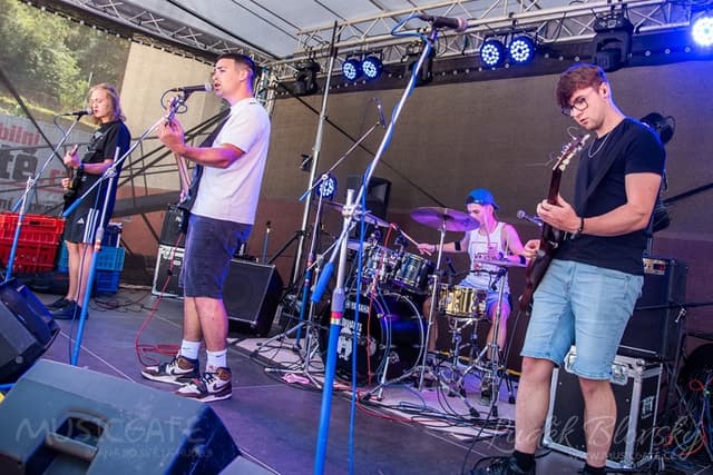 Neverending Light koncert Punks For Dogs