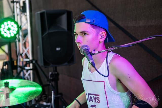 Neverending Light koncert Punks For Dogs